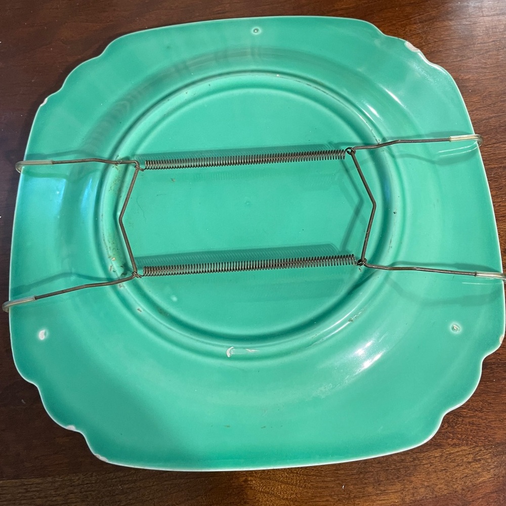 Homer Laughlin Riviera style Vintage plate with hanger - Picture 6 of 6